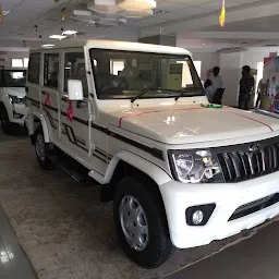 Mahindra Automotive Manufacturers - SUV & Commercial Vehicle Showroom