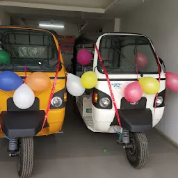 mahindra e rickshaw showroom universal digital, bihar, katihar