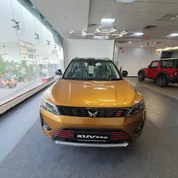 Mahindra Lohchab Motor Company - SUV & Commercial Vehicle Showroom