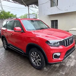 Mahindra Mahalaxmi Motors - SUV & Commercial Vehicle Showroom