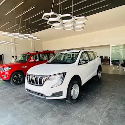 Mahindra P.P. Automotive - SUV & Commercial Vehicle Showroom