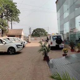 Mahindra Ralas Motors - SUV & Commercial Vehicle Showroom