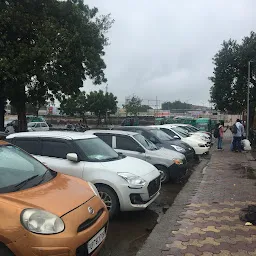 Mall Road Parking