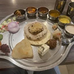 Manbhavan premium thali by Prince's Palace