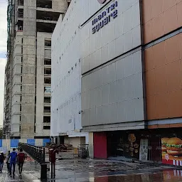 Mantri Square mall prepaid auto stand