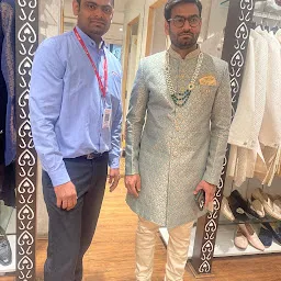 Manyavar & Mohey