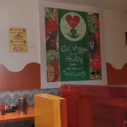 Maruthi Bakery, Sweets & Restaurant: Non-Veg & Veg