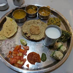 Maruti Gujarati Thali