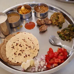 Maruti Gujarati Thali