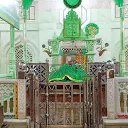 Masjid Mai, Ji