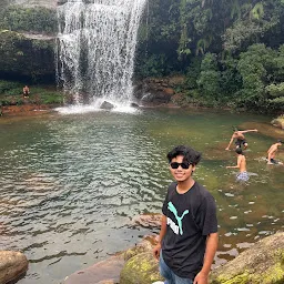 Mawsawdong Falls