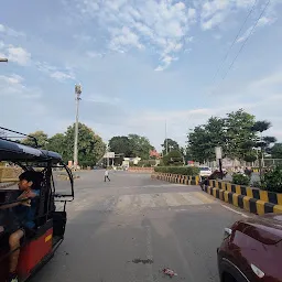 MayoHall Chauraha Kutchery Road Bus Stop 2