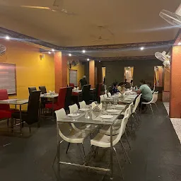 Mezzaluna Indian & Continental Restaurant
