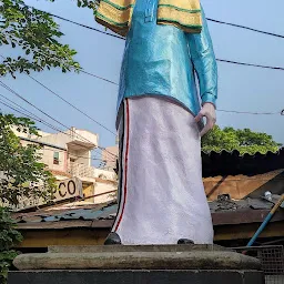MGR Statue