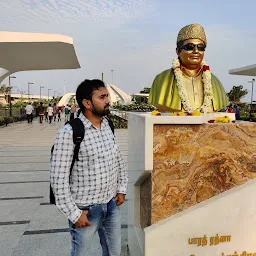 Dr. MGR Statue