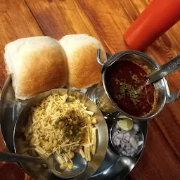 Mi Mumbaikar Misal & Mumbai Food Cafe
