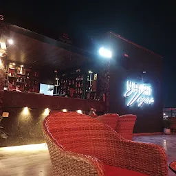 Midnight Vegas Lounge, Disc and Rooftop Restaurant