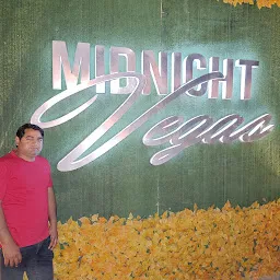 Midnight Vegas Lounge, Disc and Rooftop Restaurant