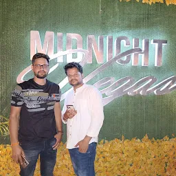 Midnight Vegas Lounge, Disc and Rooftop Restaurant