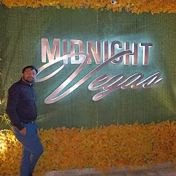 Midnight Vegas Lounge, Disc and Rooftop Restaurant