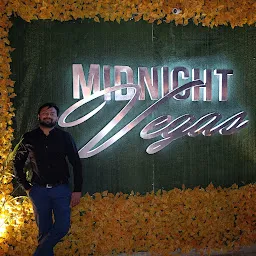 Midnight Vegas Lounge, Disc and Rooftop Restaurant