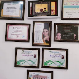 Miracle beauty parlour & academy - Best Women Salon In Shivpuri