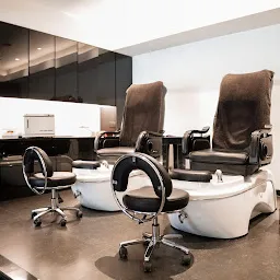 Mirrors Luxury Salons, Banjara Hills