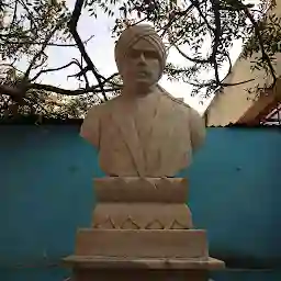 மகாகவி சுப்பிரமணிய பாரதியார் சிலை