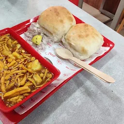 MMV- Mumbaiya Misal & Vadapav