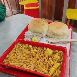 MMV- Mumbaiya Misal & Vadapav