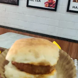 MMV- Mumbaiya Misal & Vadapav