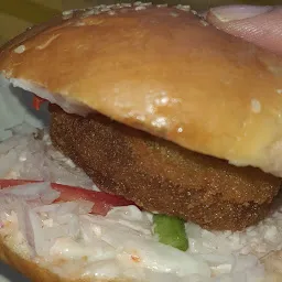 Mr.BOMBAY Burger Cafe