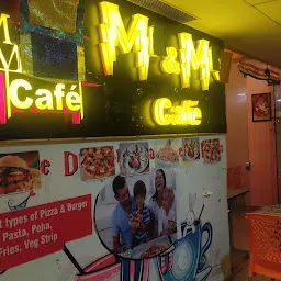 Mr & Mrs Cafe