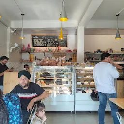 Mukteshwar Bakery & Cafe