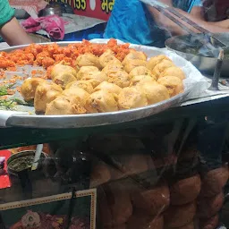 Mumbai Ka Famous VADA PAV