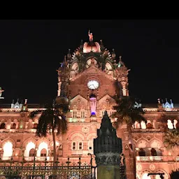 Mumbai train station