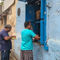 Mylapore Jannal Kadai Window Bajji stall