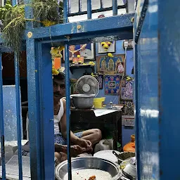 Mylapore Jannal Kadai Window Bajji stall