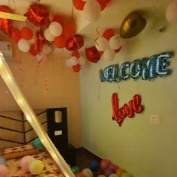N&B Helium Balloons & Surprise Room Decorators