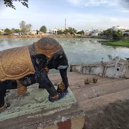 நைனாரி குளம்