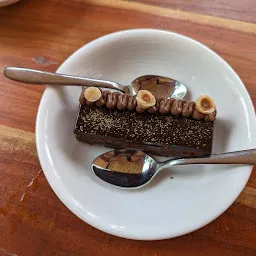 Naomi Patisserie & Bistro