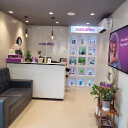 Naturals Unisex Hair & Beauty Salon/ bridal makeover,manacaud