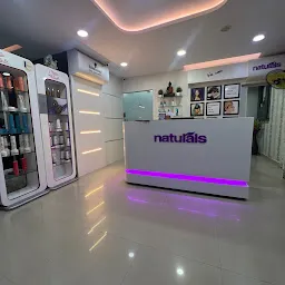 NATURALS SALON