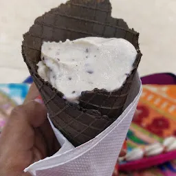 Naturelo Ice Creams, Hazratganj, Lucknow