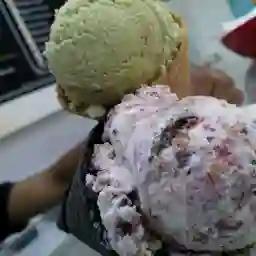 Naturelo Ice Creams, Hazratganj, Lucknow