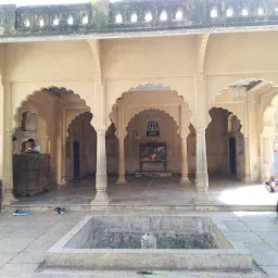 Navkhanda Palace