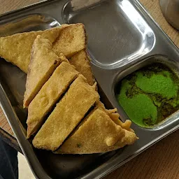 Vaibhav Khaman And Snacks