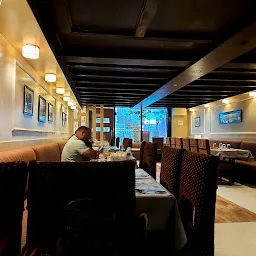 Oasis Restaurant and Bar, Park Street, Kolkata