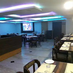 OPTION Restaurant (Castle Inn), Khandwa