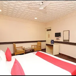 OYO 13657 Hotel Radhika